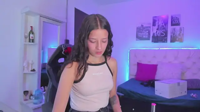 Snapshot of Amaia_Daniells chatting on December 11, 2024, 3:24 am Amaia Daniells online show from December 11, 2024, 3:24 am