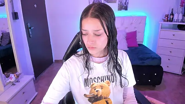 Snapshot of Amaia_Daniells chatting on December 20, 2024, 3:47 am Amaia Daniells online show from December 20, 2024, 3:47 am