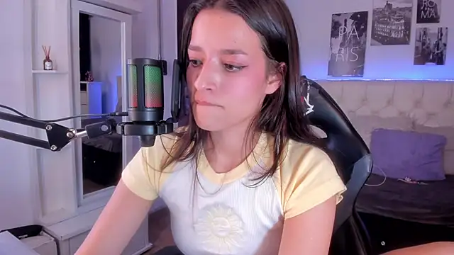 Snapshot of Amaia_Daniells chatting on February 4, 2025, 7:07 am Amaia Daniells online show from February 4, 2025, 7:07 am