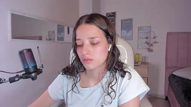 Snapshot of Amaia_Daniells chatting on September 11, 2025, 3:39 am Amaia Daniells online show from September 11, 2025, 3:39 am
