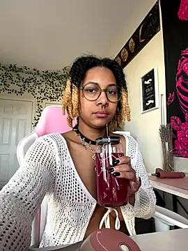 Snapshot of goddessxdreaxo chatting on November 11, 2025, 1:44 pm goddessxdreaxo online show from November 11, 2025, 1:44 pm