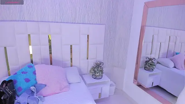 Meghan stonne  online show from September 12, 2025, 7:03 pm