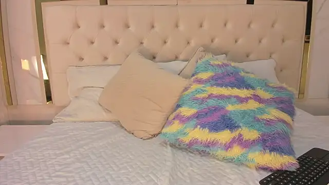 Meghan stonne  online show from November 30, 2025, 7:07 pm