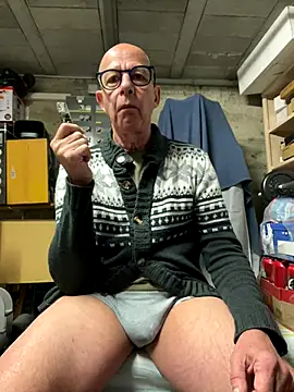 Snapshot of Relnnet chatting on December 8, 2024, 9:02 am Relnnet online show from December 8, 2024, 9:02 am