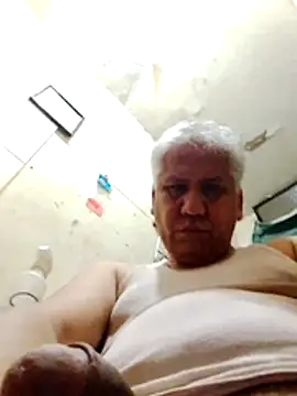 Momlover2022 online show from April 8, 2026, 9:15 pm