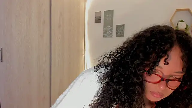 Snapshot of mariam_hill chatting on March 4, 2026, 1:11 am mariam hill online show from March 4, 2026, 1:11 am
