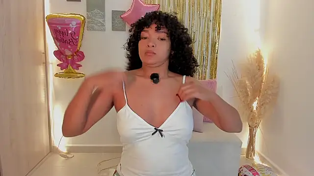 Snapshot of mariam_hill chatting on May 15, 2026, 10:00 am mariam hill online show from May 15, 2026, 10:00 am