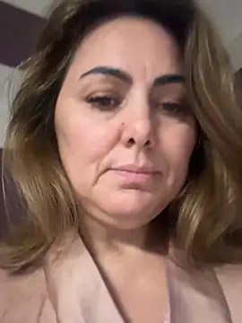 Snapshot of Emma_roqueen chatting on March 4, 2026, 11:11 pm Emma roqueen online show from March 4, 2026, 11:11 pm