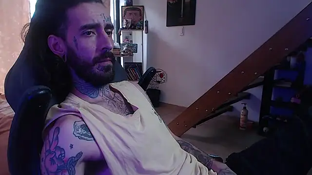 Snapshot of harry_reems1 chatting on December 24, 2024, 2:44 pm harry reems1 online show from December 24, 2024, 2:44 pm