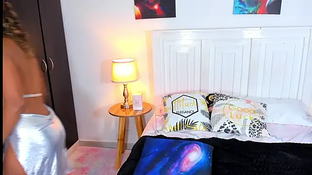 SarahCinnamon- online show from January 9, 2025, 8:01 pm