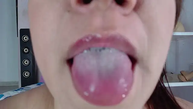 emiligrey  online show from March 2, 2025, 11:39 am