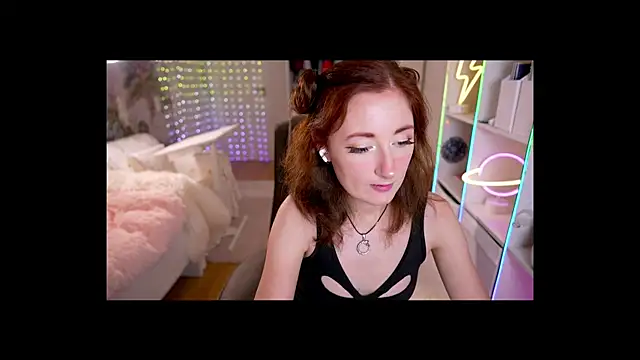 Snapshot of Cissy_Glitter chatting on November 11, 2025, 8:09 pm Cissy Glitter online show from November 11, 2025, 8:09 pm