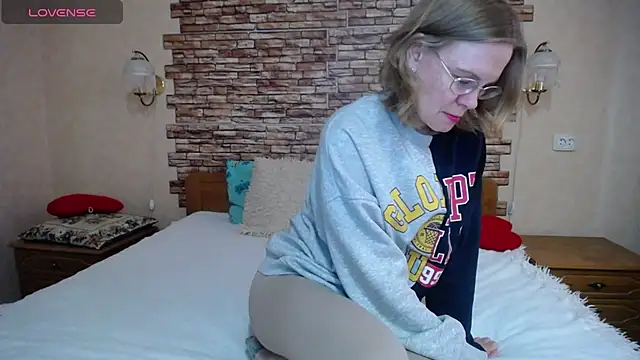 Snapshot of BlondyBabySweet chatting on May 4, 2026, 3:52 pm BlondyBabySweet online show from May 4, 2026, 3:52 pm