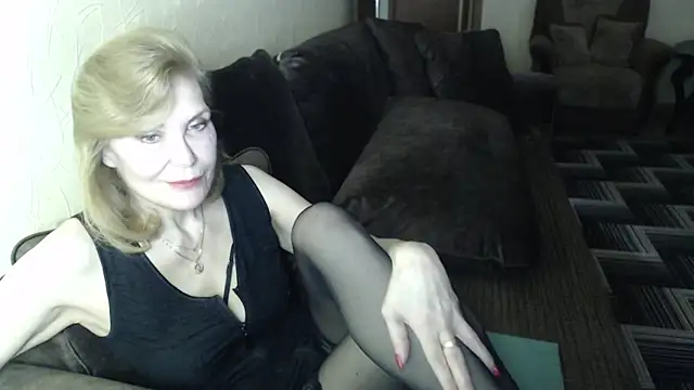Snapshot of Sexy_Irene chatting on April 28, 2026, 5:12 am Sexy Irene online show from April 28, 2026, 5:12 am