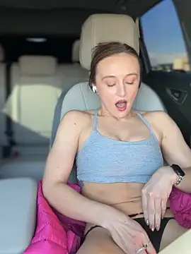 lunagirl13 online show from December 4, 2025, 7:00 pm