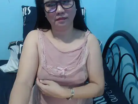 stacie iris online show from December 17, 2025, 2:34 pm