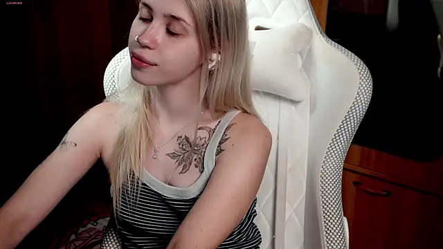 Snapshot of ho1yho1e chatting on September 24, 2025, 7:39 pm ho1yho1e online show from September 24, 2025, 7:39 pm