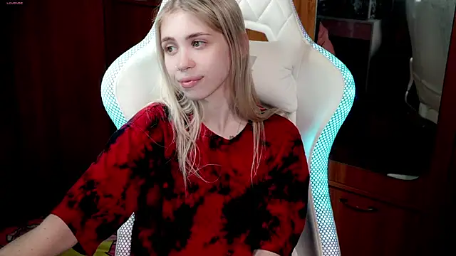 Snapshot of ho1yho1e chatting on October 16, 2025, 7:15 pm ho1yho1e online show from October 16, 2025, 7:15 pm