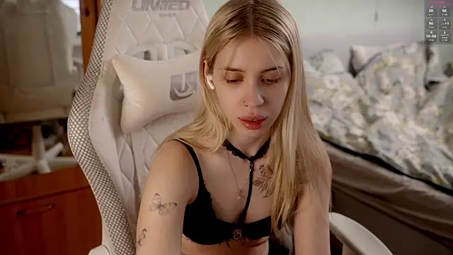 ho1yho1e online show from April 13, 2026, 8:03 pm