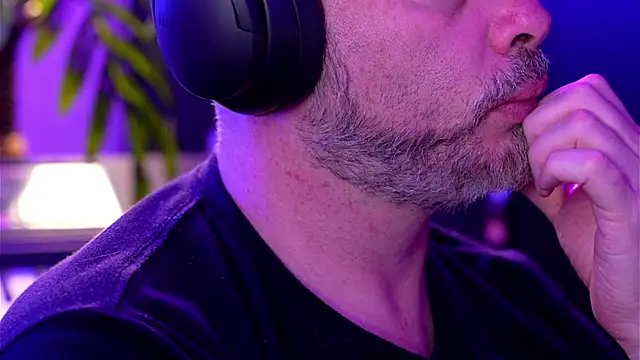 Sanders White online show from September 24, 2025, 11:30 pm