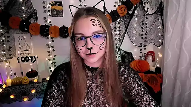 SweetPrincess  online show from October 28, 2025, 9:13 am