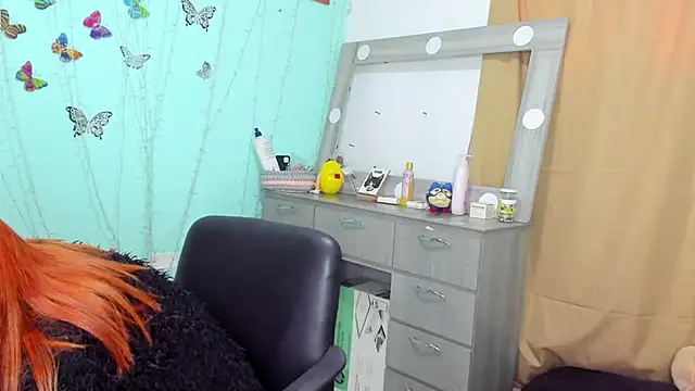 Britney taylor  online show from September 18, 2025, 1:35 pm