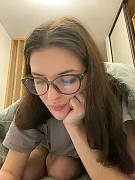 little belucci online show from February 7, 2025, 6:24 pm