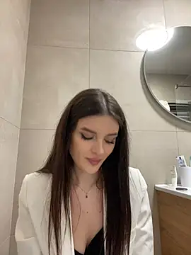 little belucci online show from February 14, 2025, 9:53 pm