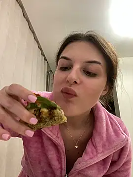 little belucci online show from March 19, 2025, 6:12 pm