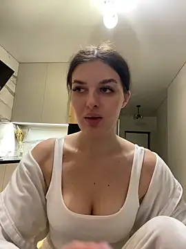 little belucci online show from February 18, 2026, 4:03 pm