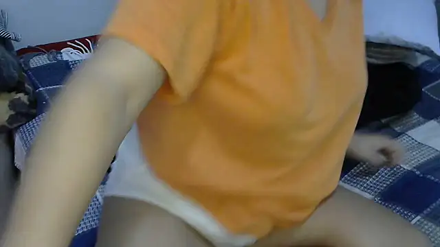 Snapshot of insatiableeee chatting on December 11, 2024, 8:18 pm insatiableeee online show from December 11, 2024, 8:18 pm