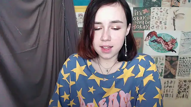 Snapshot of VeryVeryVeryShy_ chatting on February 4, 2025, 6:46 am VeryVeryVeryShy online show from February 4, 2025, 6:46 am