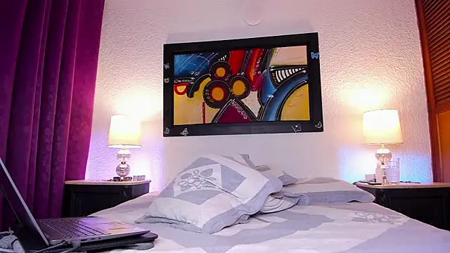 Zahra Elena online show from February 17, 2025, 6:04 pm