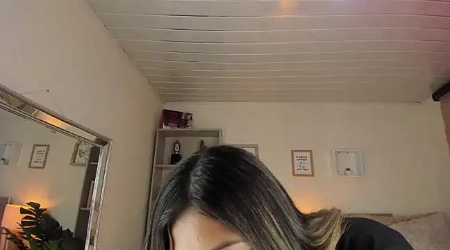 Snapshot of little_antonela chatting on January 31, 2025, 3:55 pm little antonela online show from January 31, 2025, 3:55 pm
