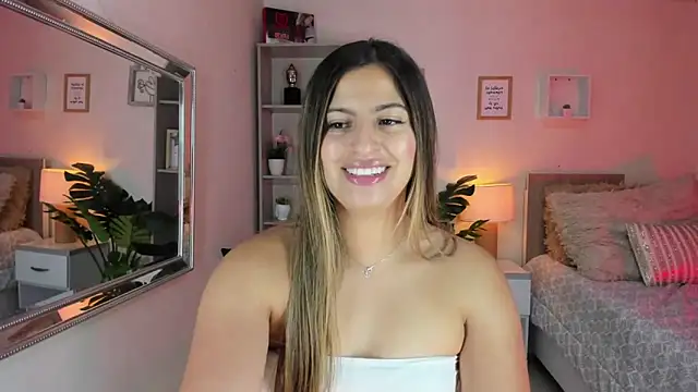 Snapshot of little_antonela chatting on February 6, 2025, 2:15 pm little antonela online show from February 6, 2025, 2:15 pm