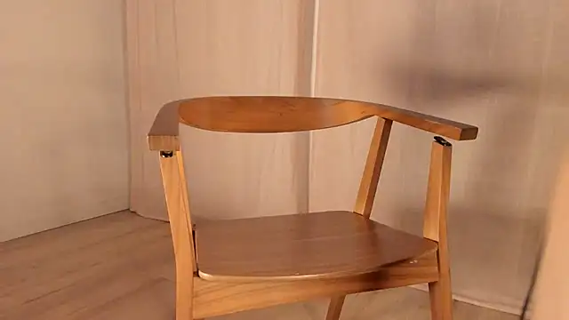 hee jeen online show from March 15, 2025, 1:30 am