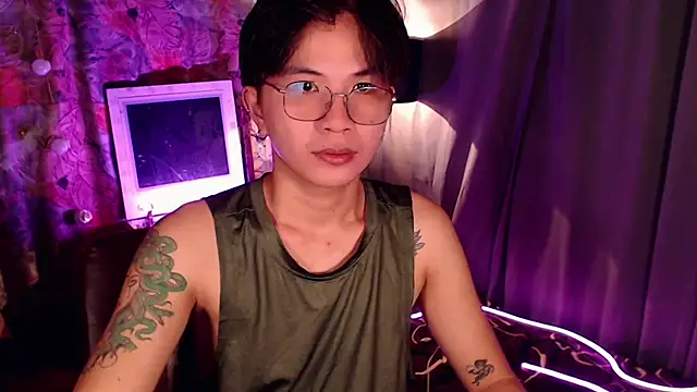 Snapshot of Sexy_Handsome_Drex chatting on December 15, 2024, 6:51 am Sexy Handsome Drex online show from December 15, 2024, 6:51 am