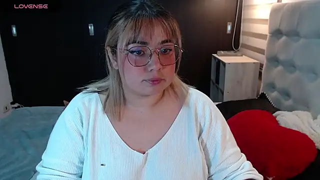 Snapshot of yini_angel chatting on May 20, 2026, 2:51 am yini angel online show from May 20, 2026, 2:51 am