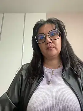 SWEETLILY18 online show from February 10, 2025, 2:16 pm