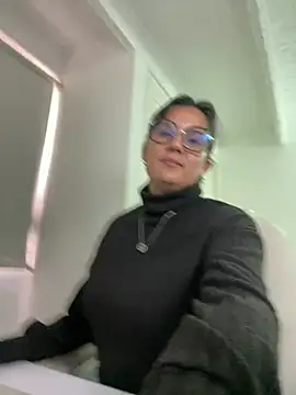 SWEETLILY18 online show from March 20, 2025, 9:35 pm