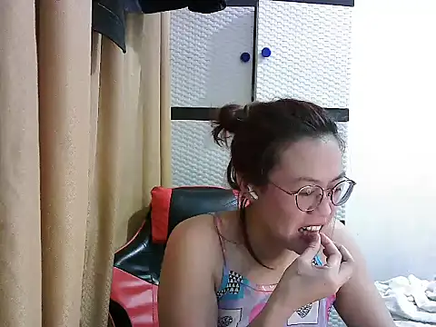 Snapshot of crizzybel chatting on October 1, 2025, 12:11 pm crizzybel online show from October 1, 2025, 12:11 pm