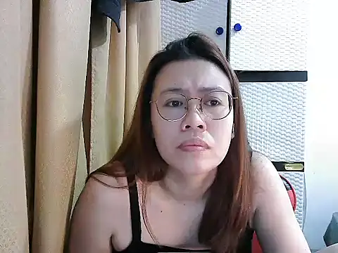 Snapshot of crizzybel chatting on November 6, 2025, 7:04 pm crizzybel online show from November 6, 2025, 7:04 pm