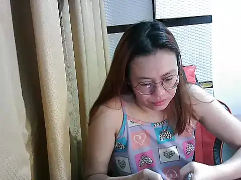 Snapshot of crizzybel chatting on November 16, 2025, 2:39 am crizzybel online show from November 16, 2025, 2:39 am