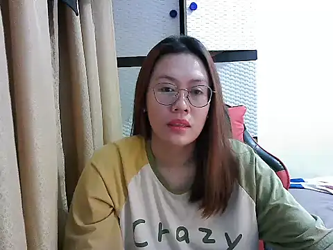 Snapshot of crizzybel chatting on November 18, 2025, 2:32 pm crizzybel online show from November 18, 2025, 2:32 pm