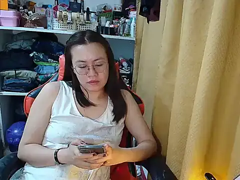 Snapshot of crizzybel chatting on December 16, 2025, 3:06 pm crizzybel online show from December 16, 2025, 3:06 pm