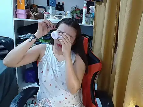 Snapshot of crizzybel chatting on December 21, 2025, 5:47 am crizzybel online show from December 21, 2025, 5:47 am