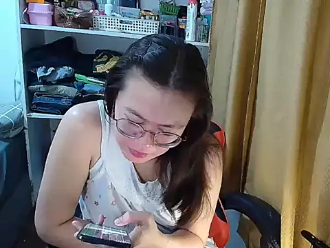 Snapshot of crizzybel chatting on December 21, 2025, 6:04 pm crizzybel online show from December 21, 2025, 6:04 pm