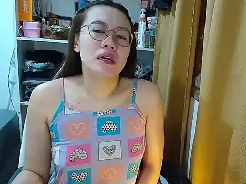 Snapshot of crizzybel chatting on December 22, 2025, 8:11 am crizzybel online show from December 22, 2025, 8:11 am