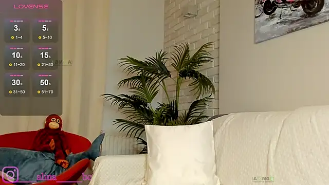 Snapshot of Miss--boo chatting on March 3, 2025, 6:33 pm Miss--boo online show from March 3, 2025, 6:33 pm