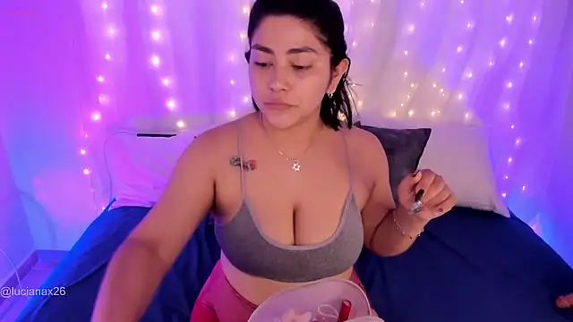 lucy26  online show from October 16, 2025, 2:23 am